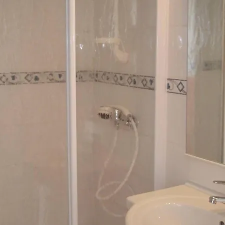 Agreable F1 Avec Balcon A Balaruc-les-bains, 4 Couchages, Animaux Admis - Fr-1-680-10 Appartement *